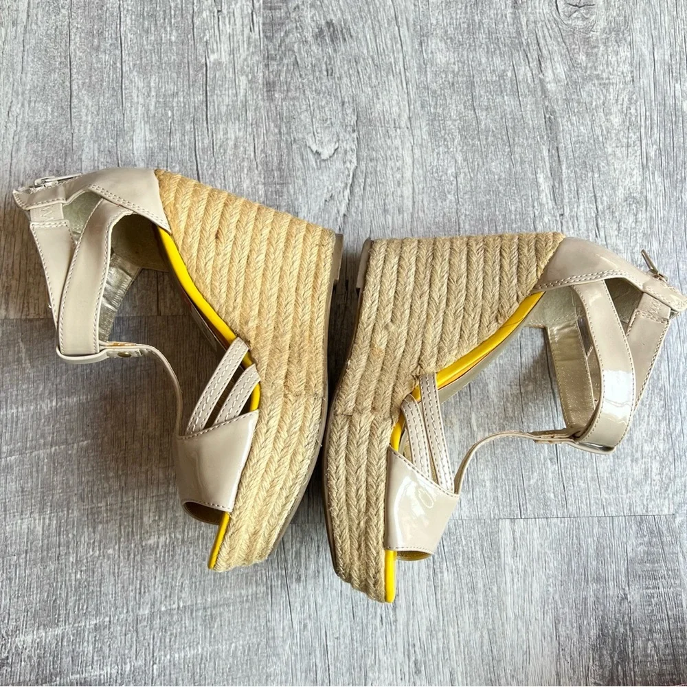 Guess Beige Patent Leather Wedge  Sandals Women's Size 7.5